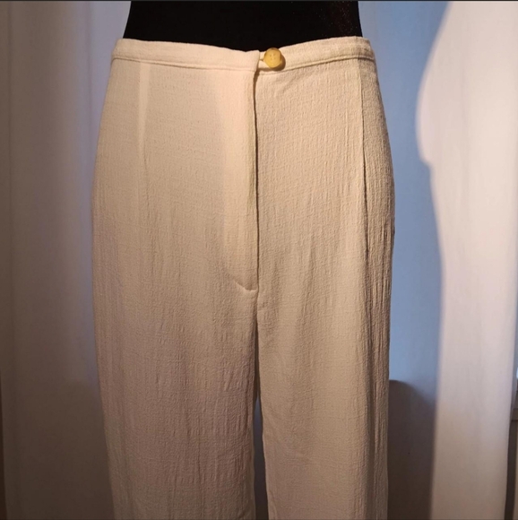 White lightweight wide leg pants 🤍 - Picture 2 of 7